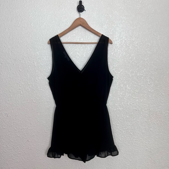 ASTR Chiffon Romper Womens Large Black Surplice Ruffle Hem Lined - Picture 10 of 15